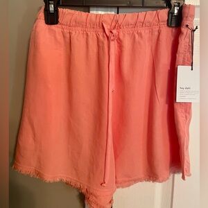 NEW BELLA DAHL frayed hem pocket short in coral peach size large NWT